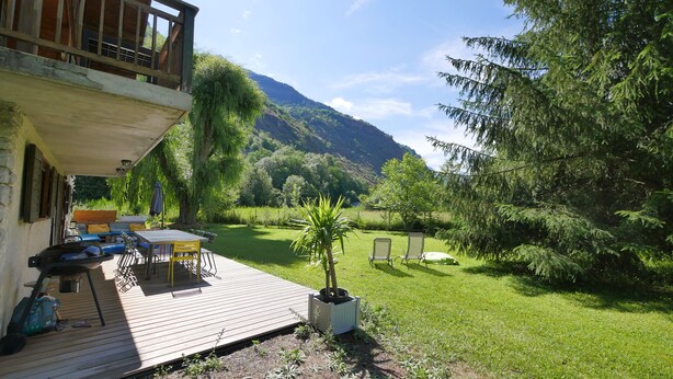 Outdoor dining - HOUSE'N ALPS (BOURG D'OISANS)