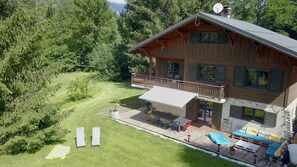 Outdoor dining - HOUSE'N ALPS (BOURG D'OISANS)