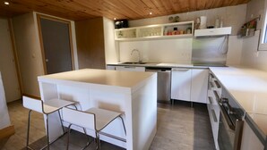 Coffee/tea maker, fridge, microwave, oven - HOUSE'N ALPS (BOURG D'OISANS)
