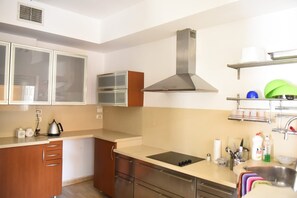 Fridge, microwave, coffee/tea maker, electric kettle - Casa de la familia (Eilat)