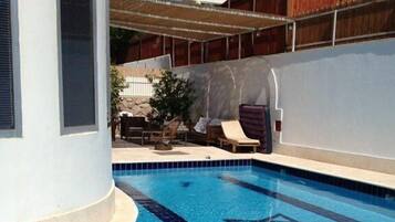 Hồ bơi ngoài trời