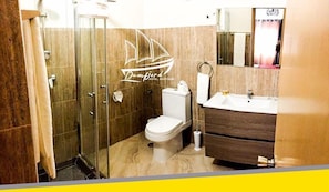 Badewanne und Dusche (separat)