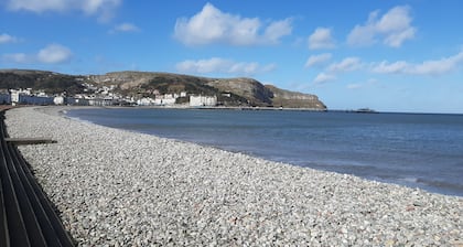 Copper Mine Cottage - Be Our Guest - Great Orme cottage, vues & great location