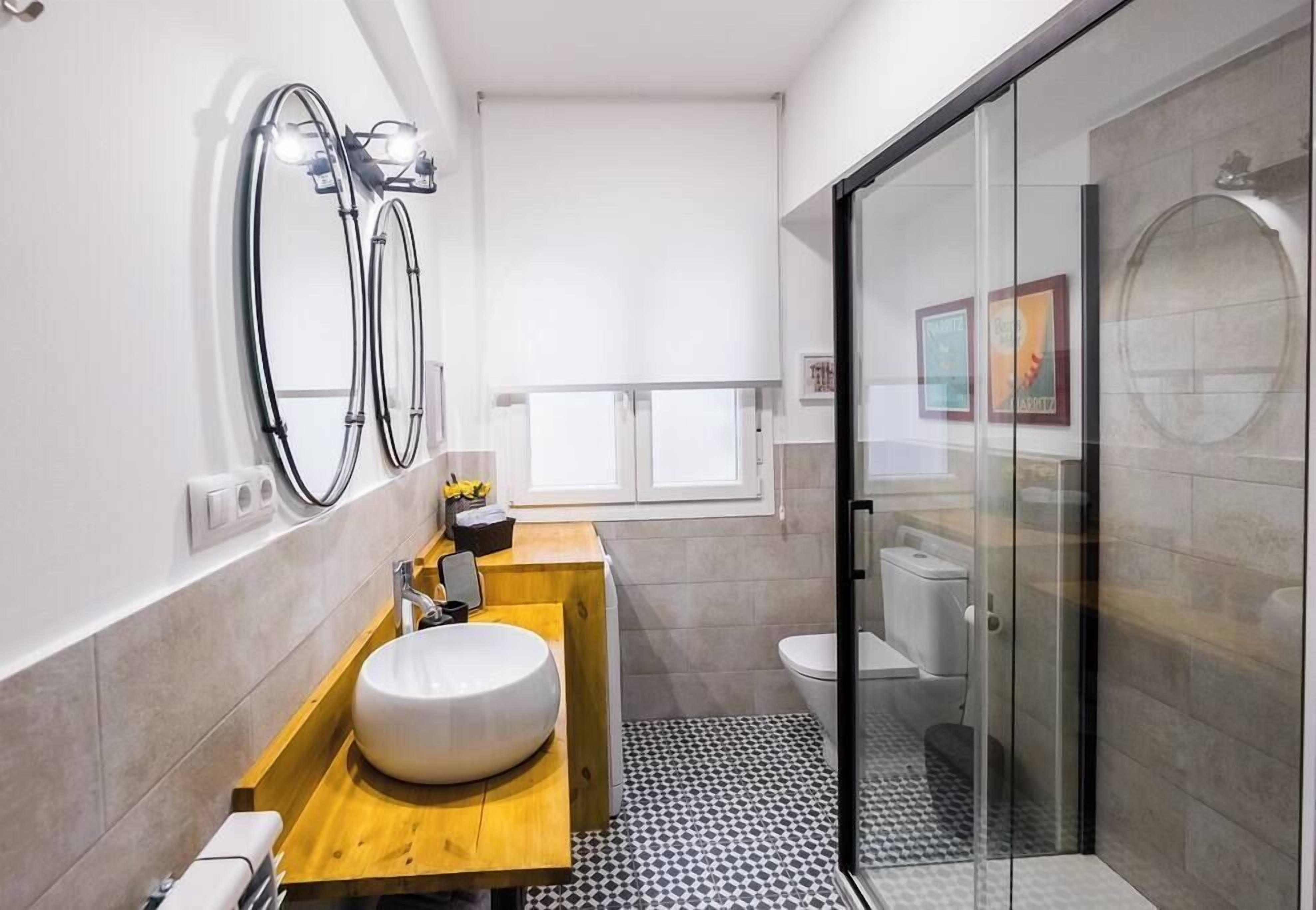 Gratis toiletartikelen, een haardroger, handdoeken