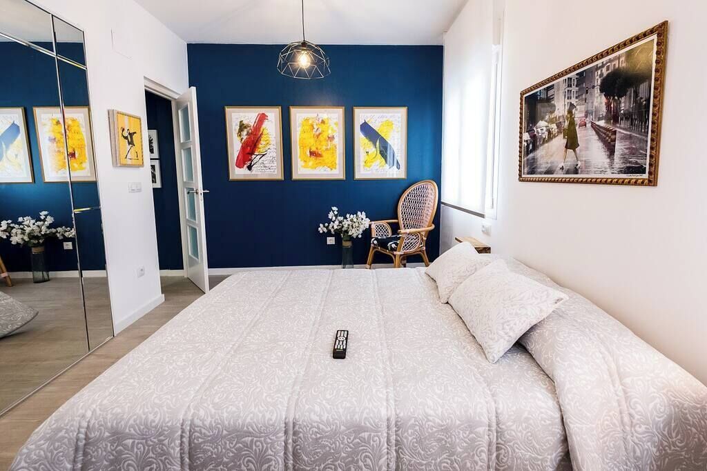 2 slaapkamers, geluiddichte muren, een strijkplank/strijkijzer