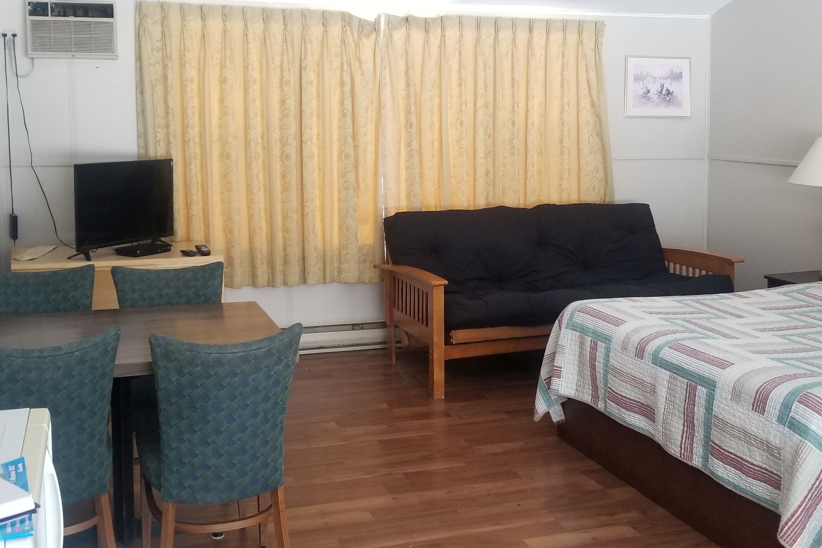 Desk, iron/ironing board, free WiFi
