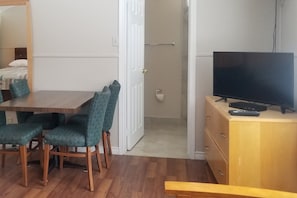 Repas dans la chambre