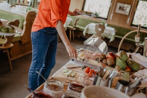 Frukostbuffé varje dag (EUR 15 per person)