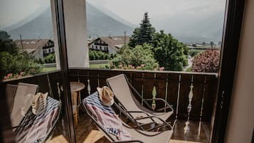 Panorama vierpersoonskamer, uitzicht op bergen, op de hoek | Uitzicht vanaf balkon