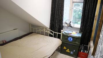 3 habitaciones, tabla de planchar con plancha, wifi y ropa de cama