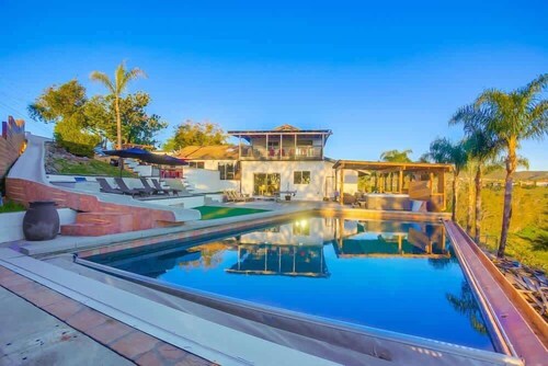 Amazing Pool Home nukkuu 24 2 yksiköllä