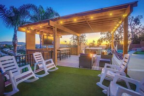 Outdoor dining - Luxury Estate - Sleep 24 - Infinity Pool & Hot Tub (Vista)