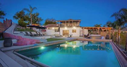 Luxury Estate - Sleep 24 - Infinity Pool & Hot Tub