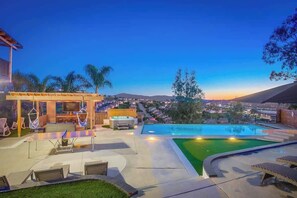 Outdoor dining - Luxury Estate - Sleep 24 - Infinity Pool & Hot Tub (Vista)