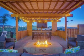 Terrace/patio - Luxury Estate - Sleep 24 - Infinity Pool & Hot Tub (Vista)