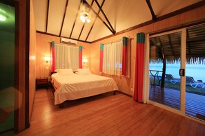Standard Double Room | Peralatan tempat tidur hipoalergenik, bar mini, peti besi dalam bilik