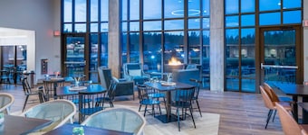 SpringHill Suites by Marriott Island Park Yellowstone