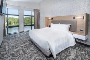 Suite, 1 King Bed with Sofa bed | Blackout curtains, iron/ironing board, bed sheets