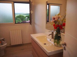Towels - A house with a garden and beautiful views in La Rioja (Herramélluri)