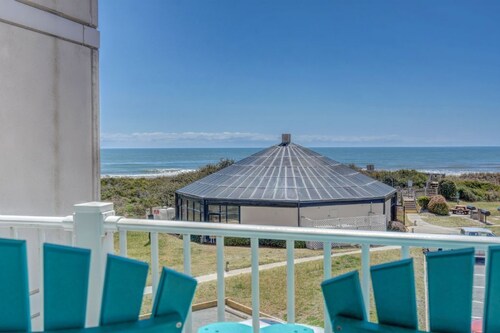Updated Oceanfront Unit, Steps to the Beach