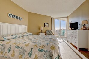 2 makuuhuonetta, silitysrauta/-lauta, vauvan matkasänky, ilmainen Wi-Fi