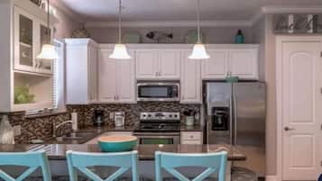 冰箱、微波炉、烤箱、炉灶