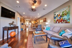 Smart TV, fireplace