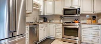 JL 615: Quiet close to pool and beach, free Wi-Fi!