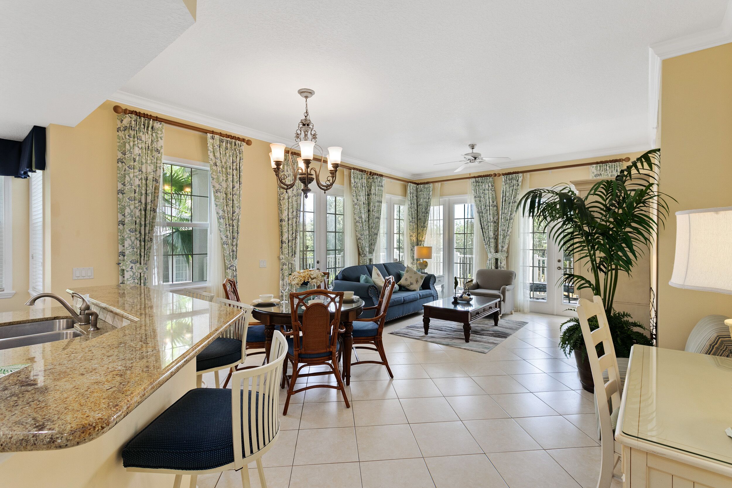 Luxury Golf Resort Condo Located In Reunion Resort Just 6 Miles to Disney