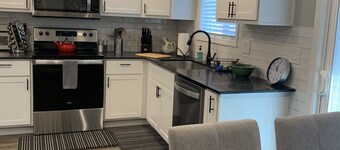 Beautifully remodeled, clean, well-stocked entire home - sleeps 7!