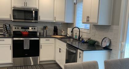 Koko koti - kauniisti uusittu - vuodepaikkoja 7!