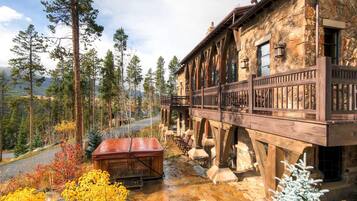 House, Multiple Beds (Grace Manor) | Property grounds