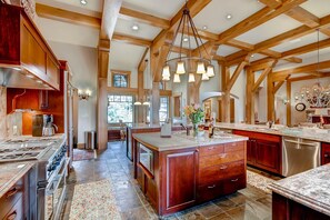 House, Multiple Beds (Grace Manor)