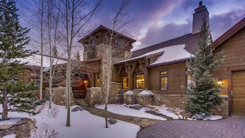 House, Multiple Beds (Grace Manor) | Property grounds