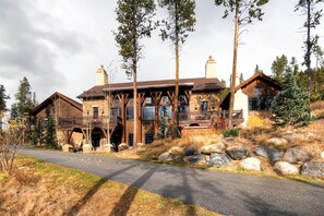 House, Multiple Beds (Grace Manor) | Exterior