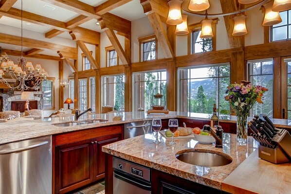 Casa, varias camas (Grace Manor) | Cocina privada | Refrigerador, microondas, parrilla de estufa y lavavajillas 