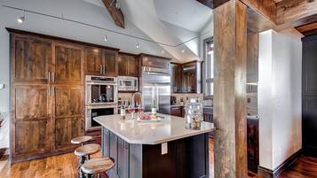 House, Multiple Beds (Grand Vista Lodge) | Private kitchen | Fridge, oven, toaster