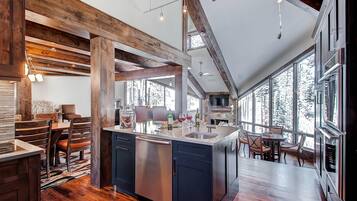 House, Multiple Beds (Grand Vista Lodge) | Private kitchen | Fridge, oven, toaster