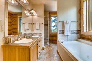 House, Multiple Beds (Clifton Lodge) | Bathroom - Clifton Lodge (Breckenridge)
