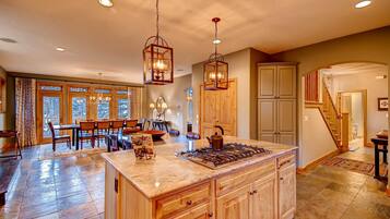 House, Multiple Beds (Clare's in Town) | Private kitchen | Coffee/tea maker, fridge, microwave, oven