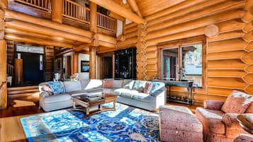 House, Multiple Beds (GoldenView Lodge) | Living room | Flat-screen TV, fireplace, DVD player