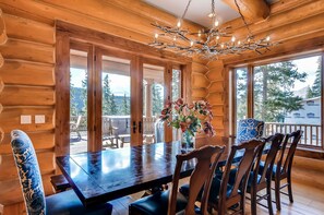 Maison, plusieurs lits (GoldenView Lodge) | Cuisine privée | Réfrigérateur, micro-ondes, four, plaque de cuisson