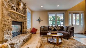 House, Multiple Beds (Hideaway on High) | Living room | TV, fireplace