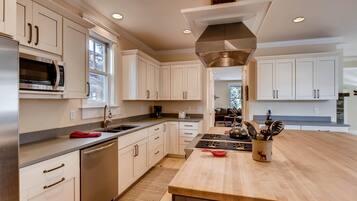 House, Multiple Beds (Hideaway on High) | Private kitchen | Fridge, microwave, stovetop, dishwasher
