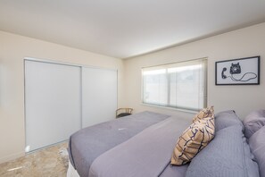 5 bedrooms, WiFi, bed sheets
