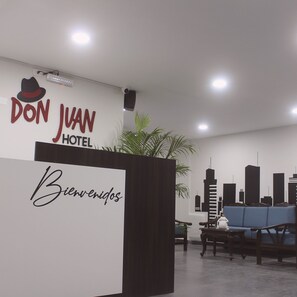 Reception - Hotel Don Juan (José Leonardo Ortiz)