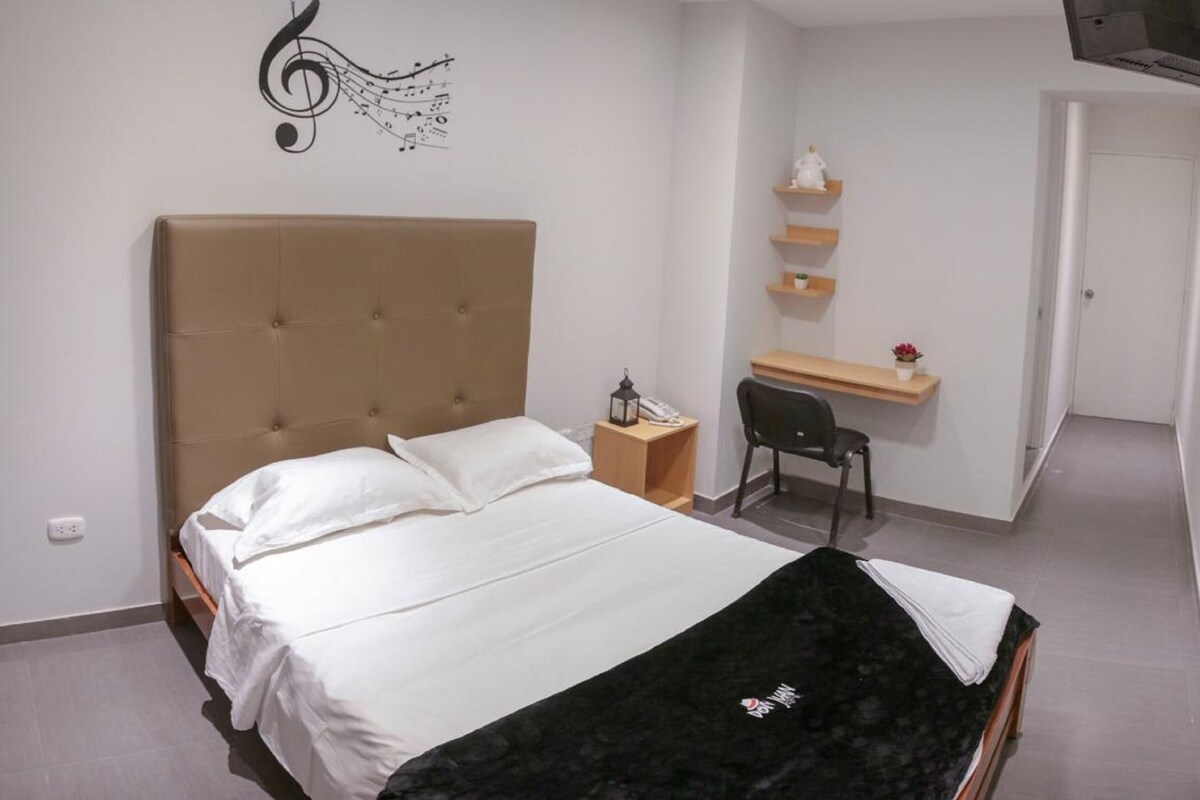 Honeymoon Room | Desk, free WiFi, bed sheets