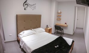 Honeymoon Room | Desk, free WiFi, bed sheets - Hotel Don Juan (José Leonardo Ortiz)