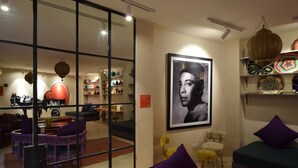 A modern living room with a sofa, chairs, and a large framed artwork on the wall. - Miostello Lifestyle Riad Marrakech (Marrakech)