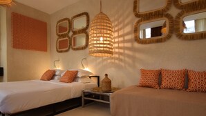 A bedroom with two beds, a hanging light fixture, and multiple wall mirrors. - Miostello Lifestyle Riad Marrakech (Marrakech)